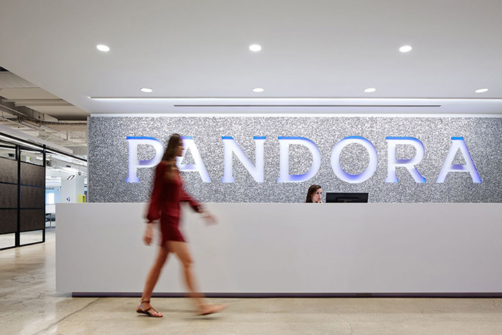 Eastlake StudioƷ ̨ͷPandora֥Ӹ칫
