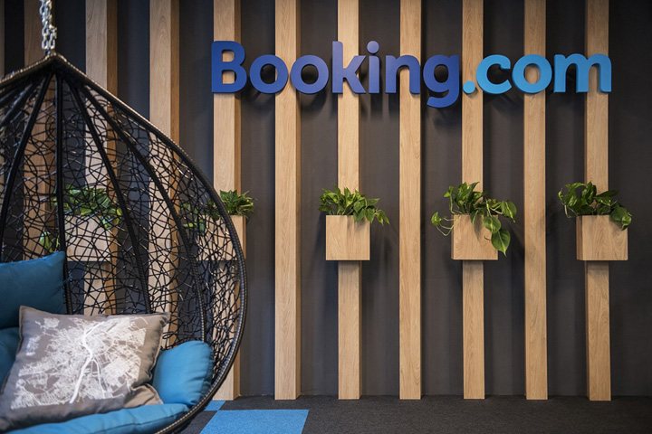 쵶 ͿBooking.com˹칫
