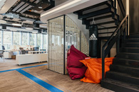 ϴ˹AdidasʥǸ칫 ɳ