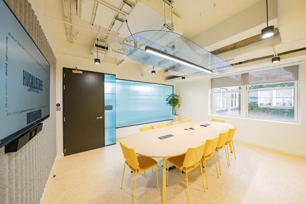 ޾ŲԪ Ӣ׶Huckletreeţϰ칫