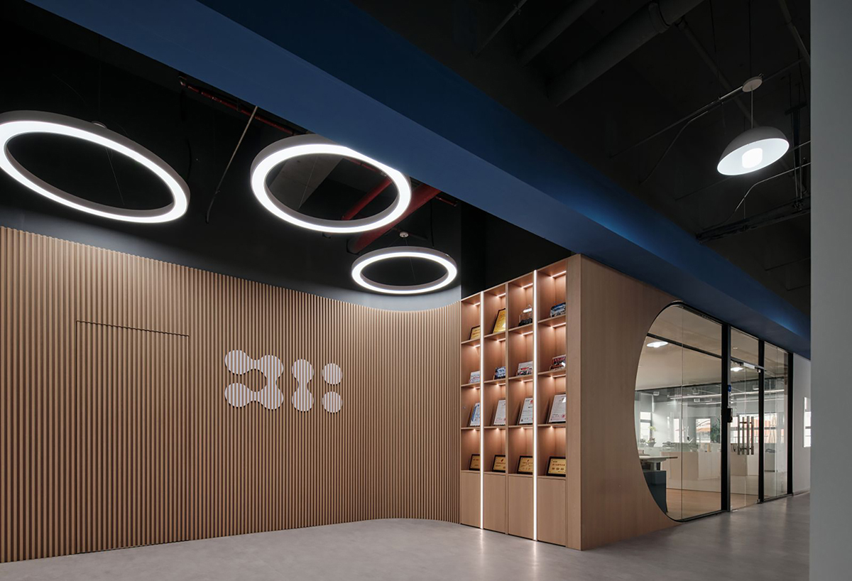 ���ݵ±ȵ�ģ�����������ɳڵĵ��Ӳ����з��ռ�