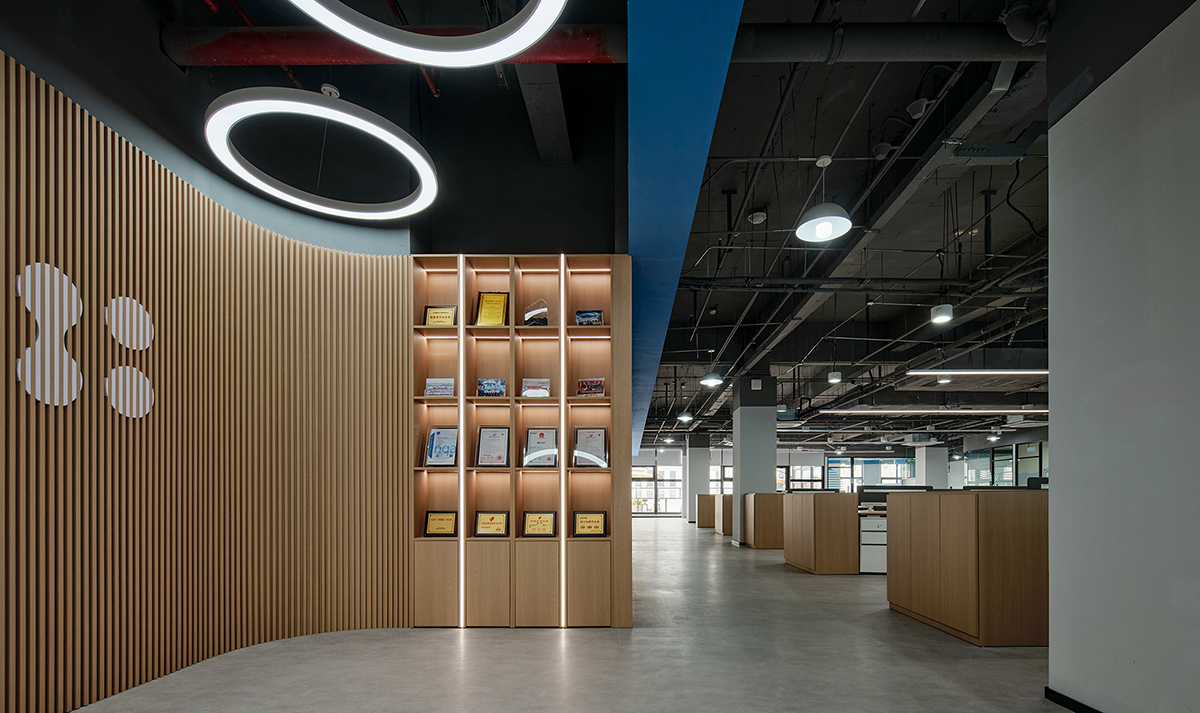 ���ݵ±ȵ�ģ�����������ɳڵĵ��Ӳ����з��ռ�