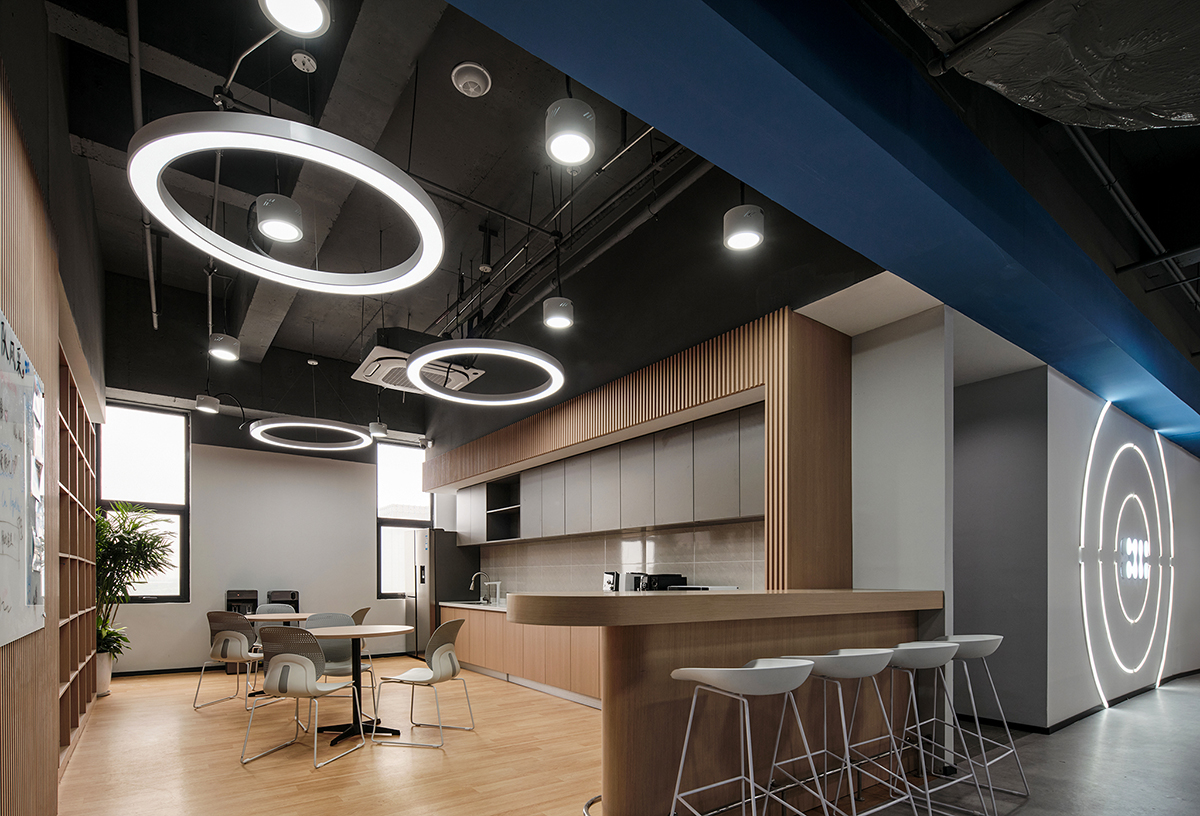 ���ݵ±ȵ�ģ�����������ɳڵĵ��Ӳ����з��ռ�