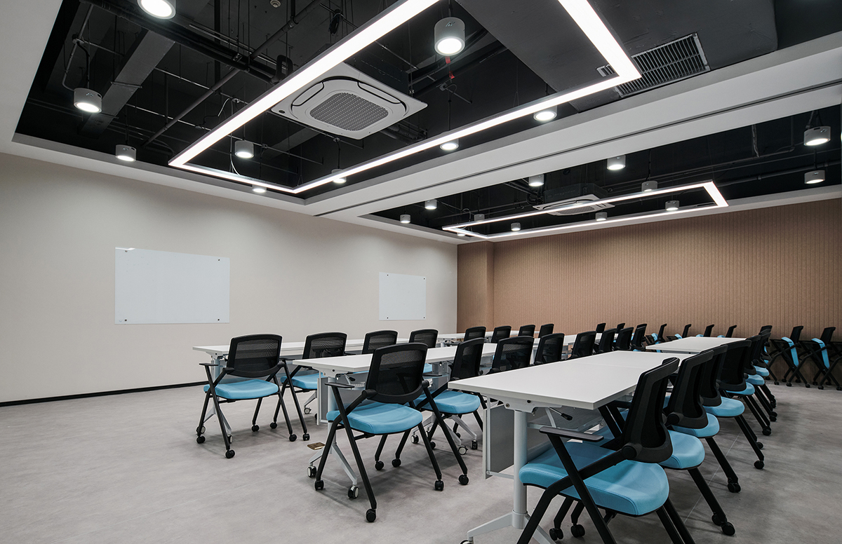 ���ݵ±ȵ�ģ�����������ɳڵĵ��Ӳ����з��ռ�