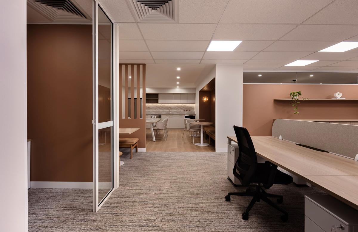 ����˹��26�Ű칫����䣺�����շ���װ���칫��