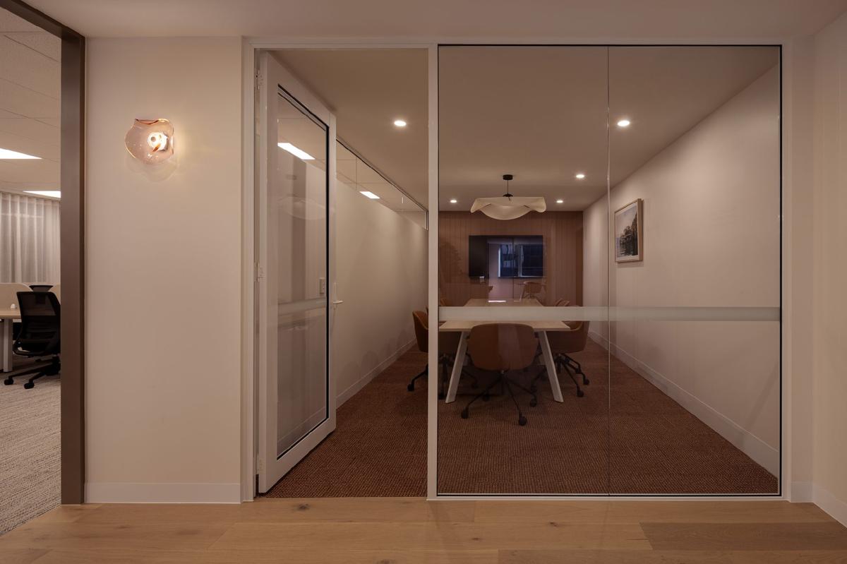 ����˹��26�Ű칫����䣺�����շ���װ���칫��