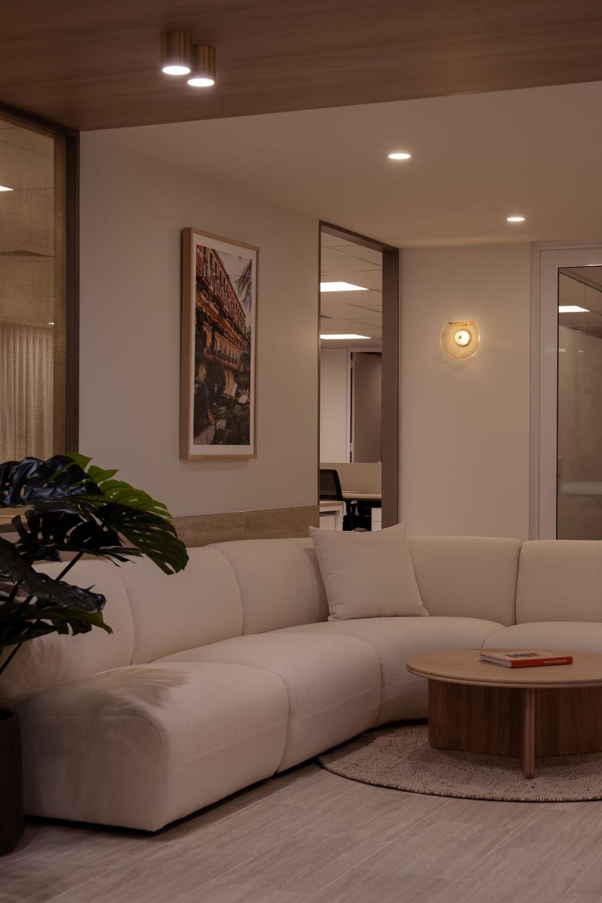 ����˹��26�Ű칫����䣺�����շ���װ���칫��