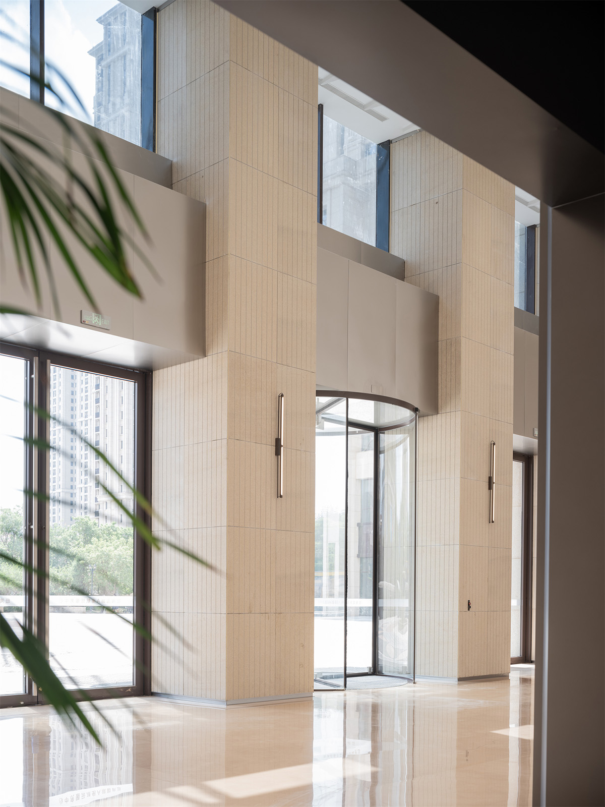 ����˷������ģ��ڵ��Ļ����ִ��칫�ĶԻ�