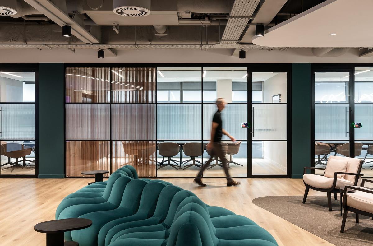 ��ѯ��˾Headland�׶��ܲ���������Ϊ�ˣ���δ��֮��