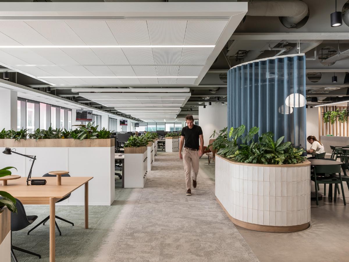 ��ѯ��˾Headland�׶��ܲ���������Ϊ�ˣ���δ��֮��