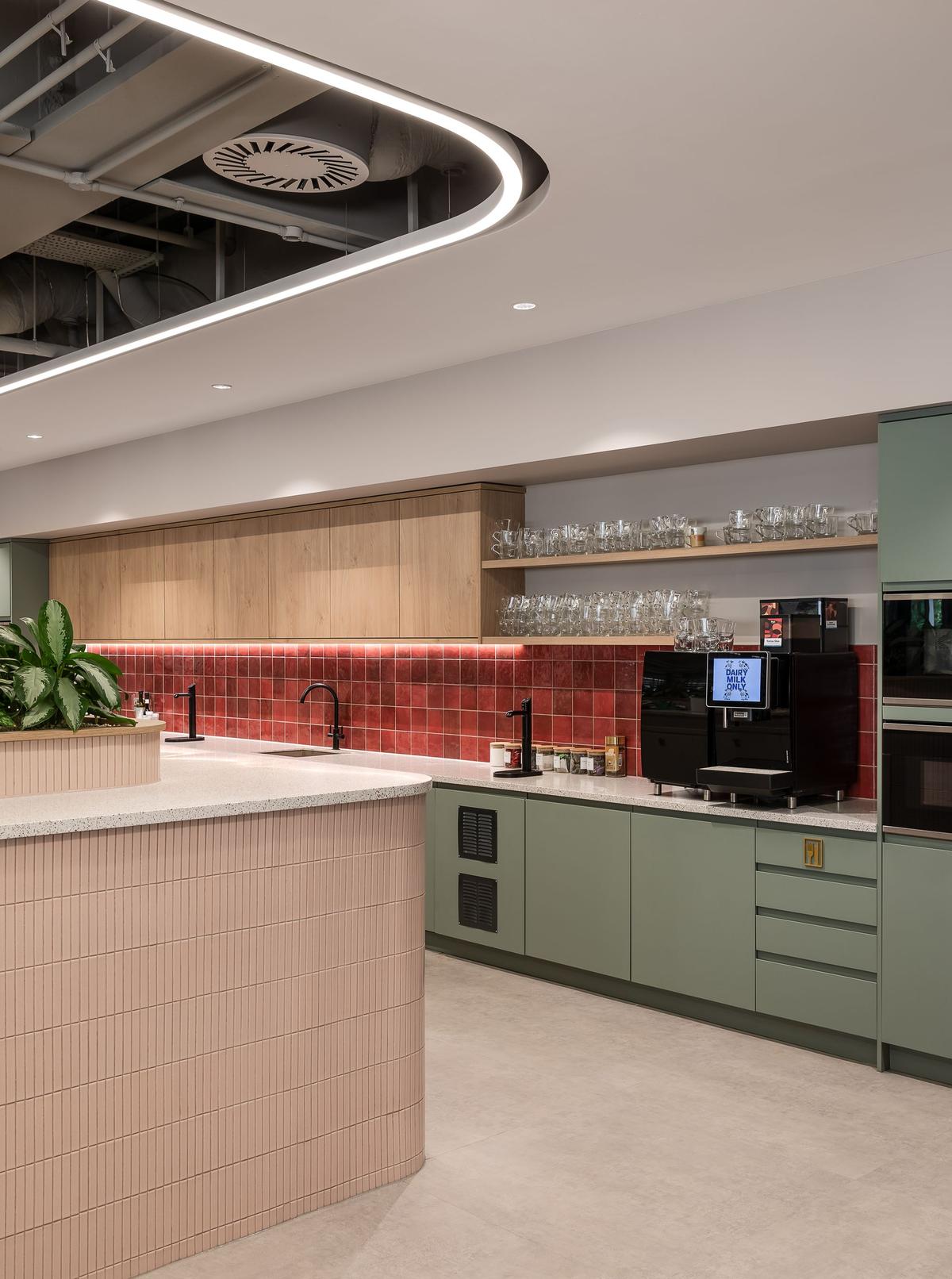 ��ѯ��˾Headland�׶��ܲ���������Ϊ�ˣ���δ��֮��