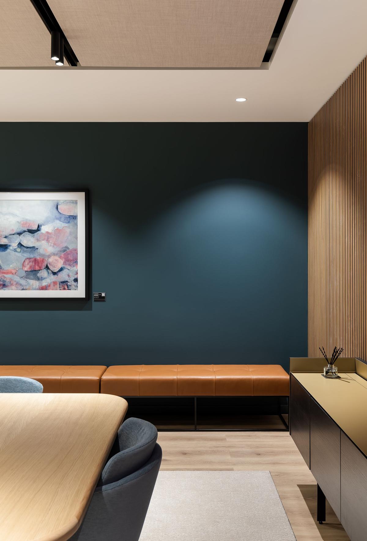 ��ѯ��˾Headland�׶��ܲ���������Ϊ�ˣ���δ��֮��