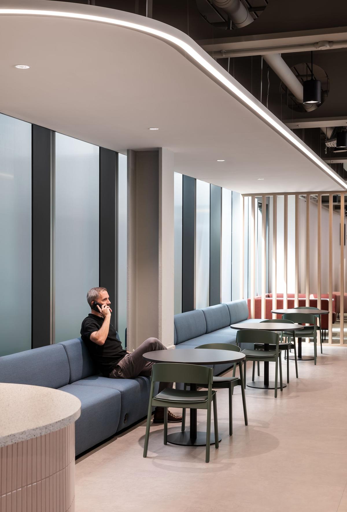 ��ѯ��˾Headland�׶��ܲ���������Ϊ�ˣ���δ��֮��