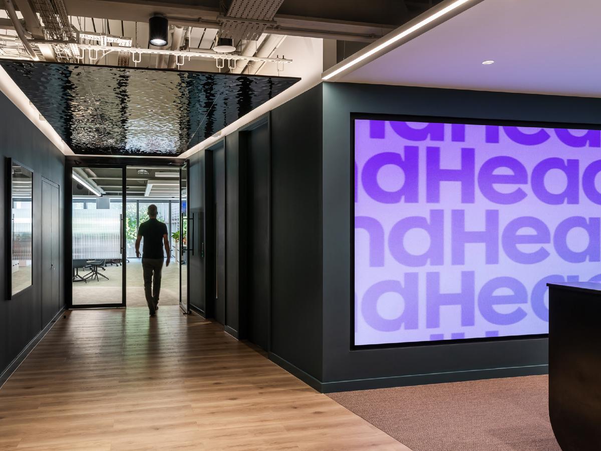 ��ѯ��˾Headland�׶��ܲ���������Ϊ�ˣ���δ��֮��