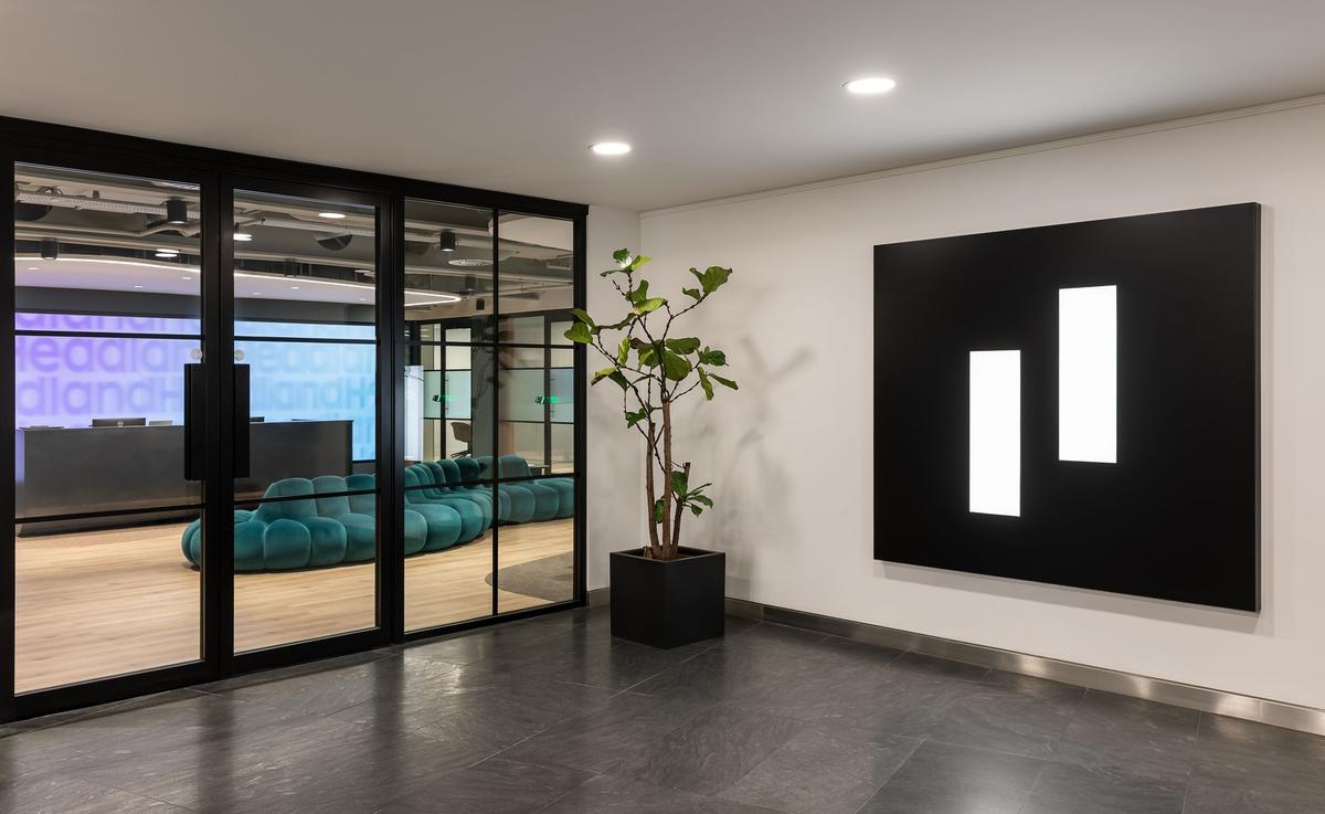 ��ѯ��˾Headland�׶��ܲ���������Ϊ�ˣ���δ��֮��