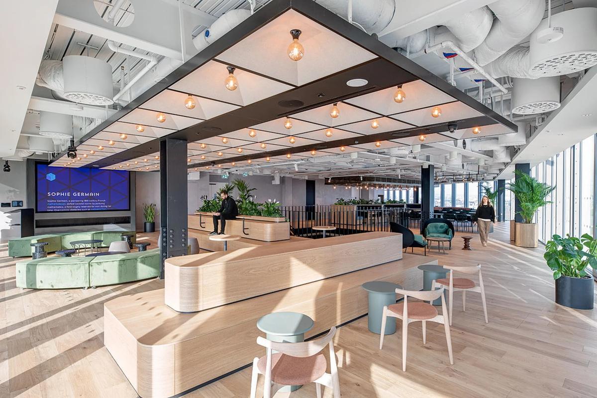 ���ڿƼ���˾�׶��ܲ���һ������¥�ݼ���Ų㹤���ռ�