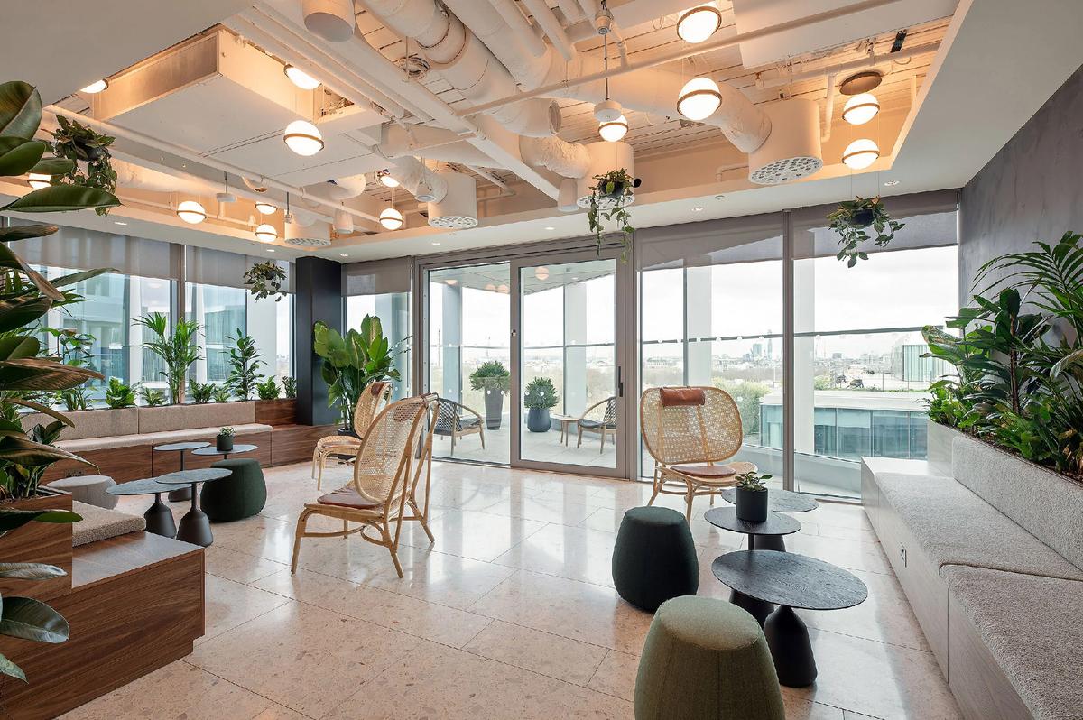 ���ڿƼ���˾�׶��ܲ���һ������¥�ݼ���Ų㹤���ռ�