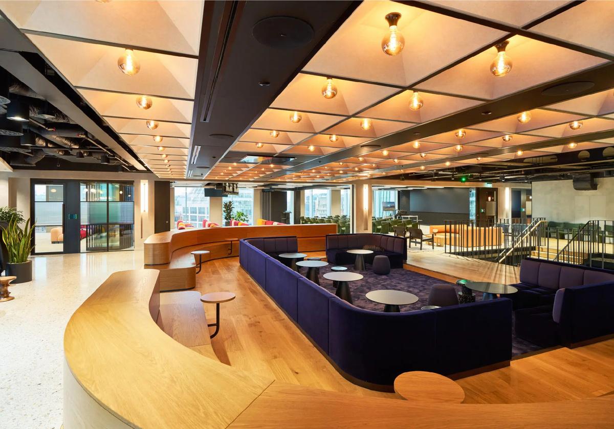 ���ڿƼ���˾�׶��ܲ���һ������¥�ݼ���Ų㹤���ռ�