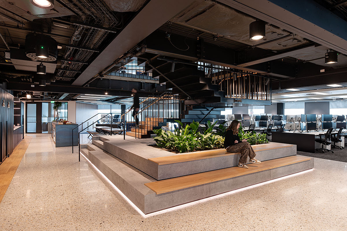 ���ڿƼ���˾�׶��ܲ���һ������¥�ݼ���Ų㹤���ռ�