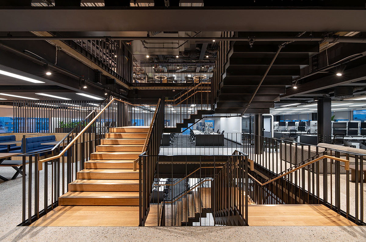 ���ڿƼ���˾�׶��ܲ���һ������¥�ݼ���Ų㹤���ռ�