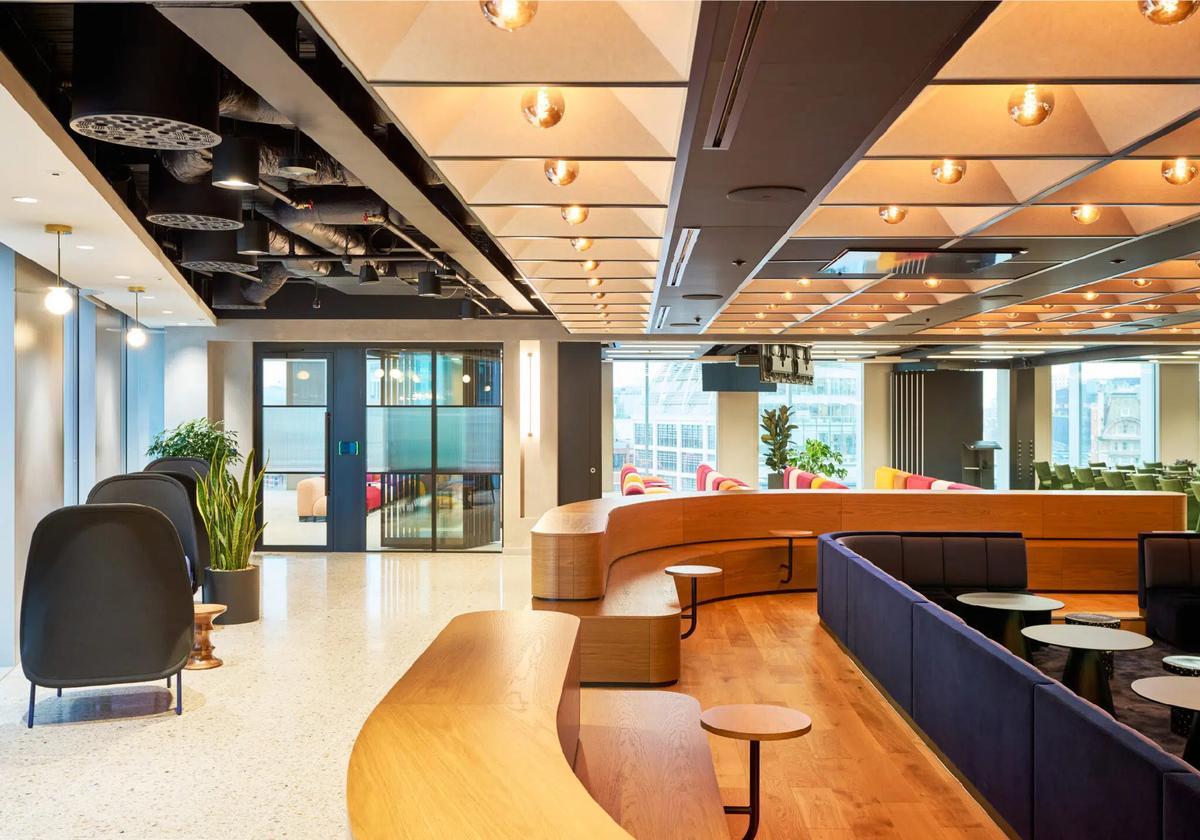 ���ڿƼ���˾�׶��ܲ���һ������¥�ݼ���Ų㹤���ռ�