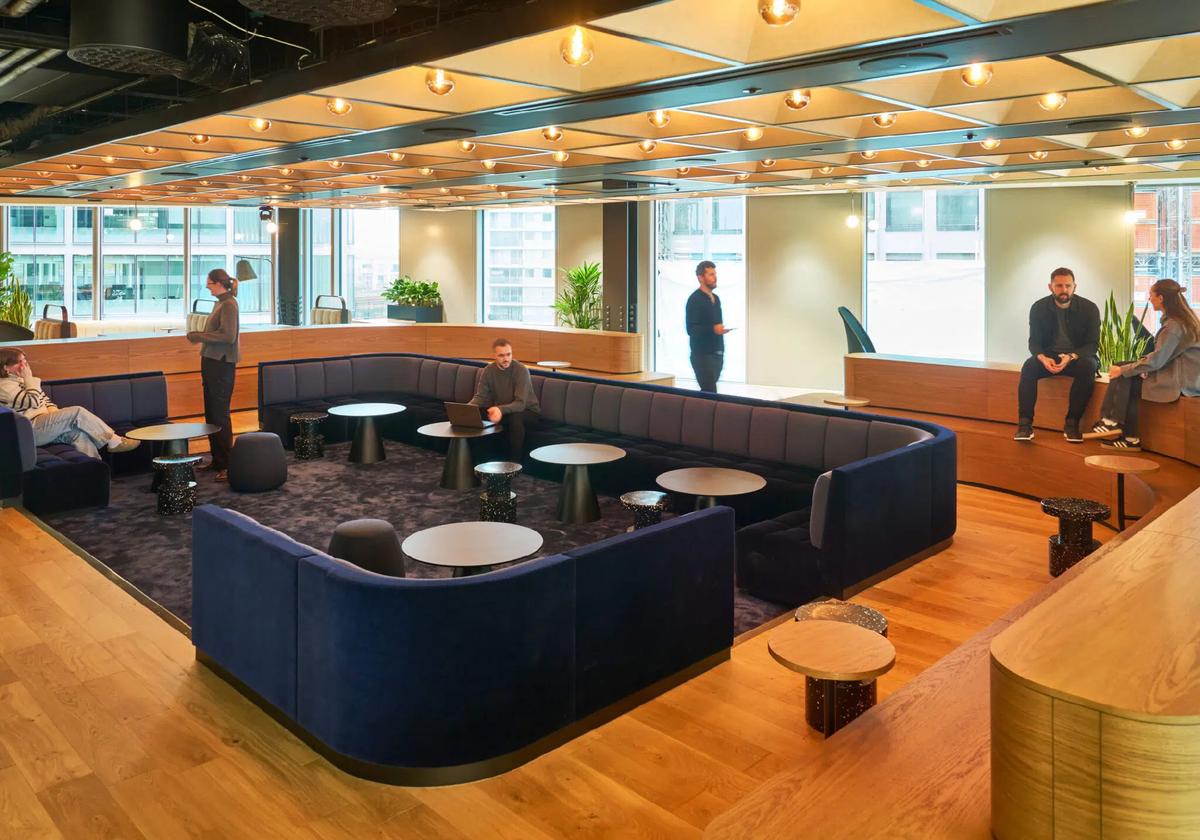 ���ڿƼ���˾�׶��ܲ���һ������¥�ݼ���Ų㹤���ռ�