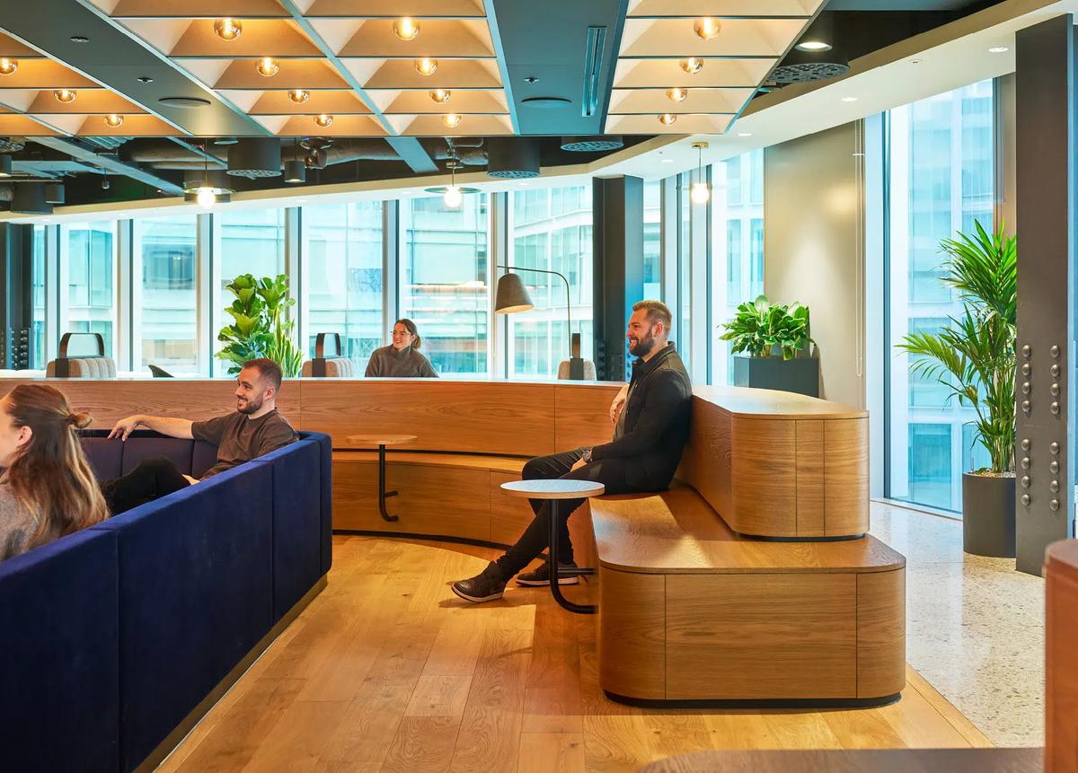 ���ڿƼ���˾�׶��ܲ���һ������¥�ݼ���Ų㹤���ռ�