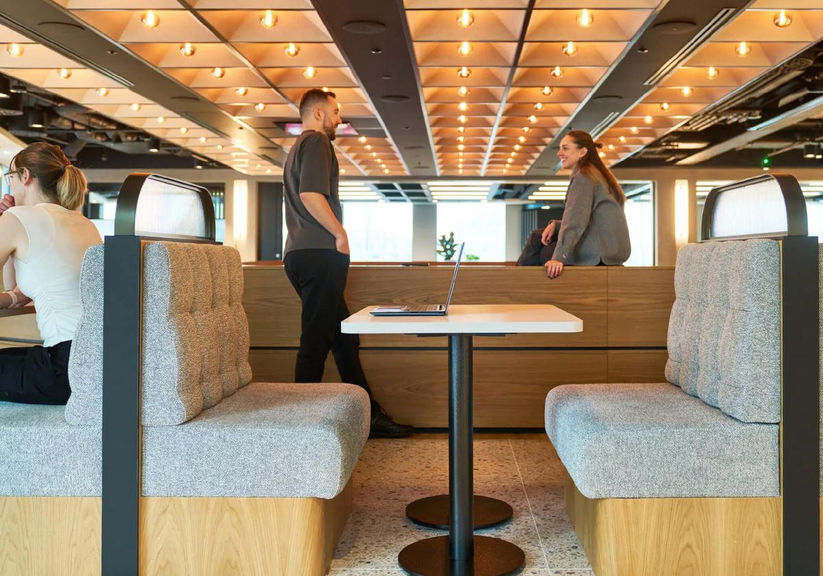 ���ڿƼ���˾�׶��ܲ���һ������¥�ݼ���Ų㹤���ռ�