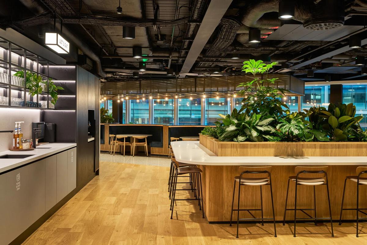 ���ڿƼ���˾�׶��ܲ���һ������¥�ݼ���Ų㹤���ռ�