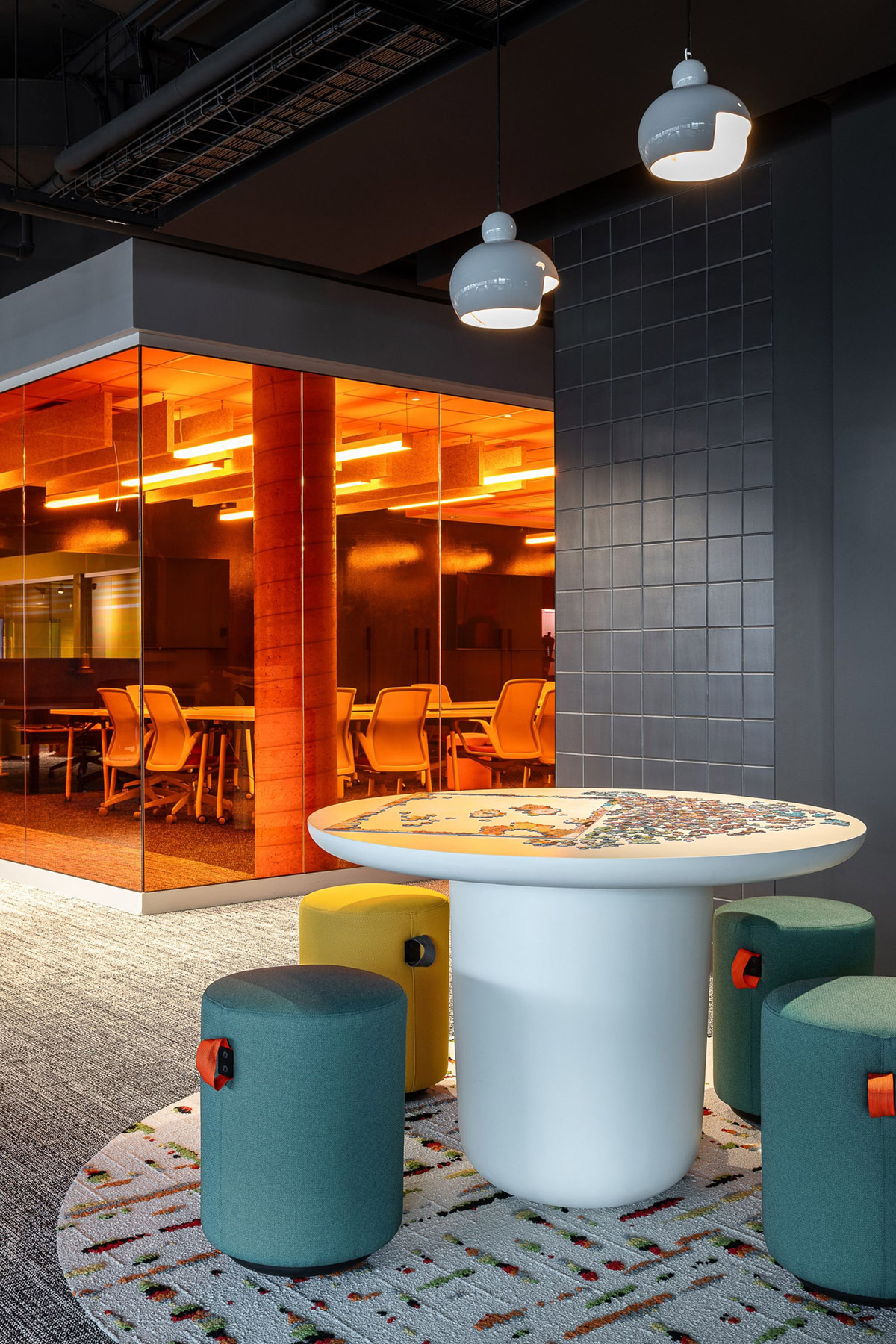 Gearbox����������Ϸ�����ң���һ����ͷ����ʢ��