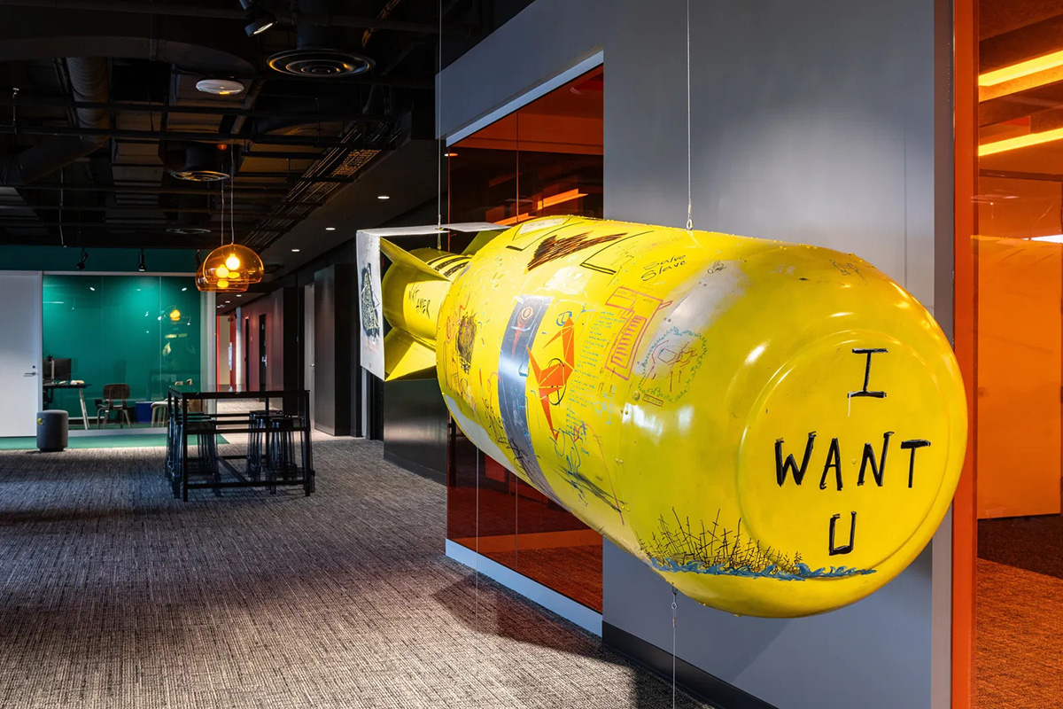 Gearbox����������Ϸ�����ң���һ����ͷ����ʢ��