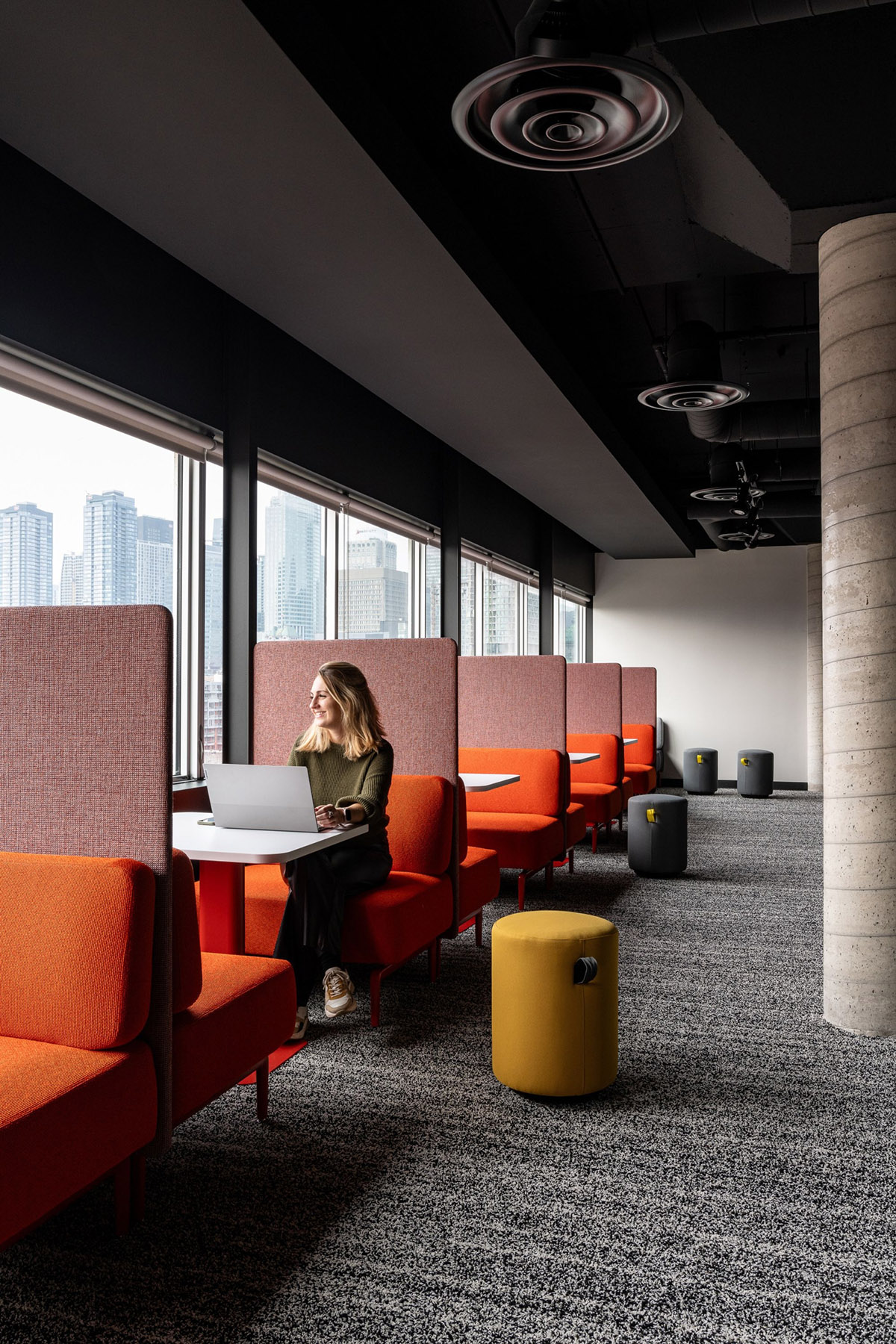 Gearbox����������Ϸ�����ң���һ����ͷ����ʢ��