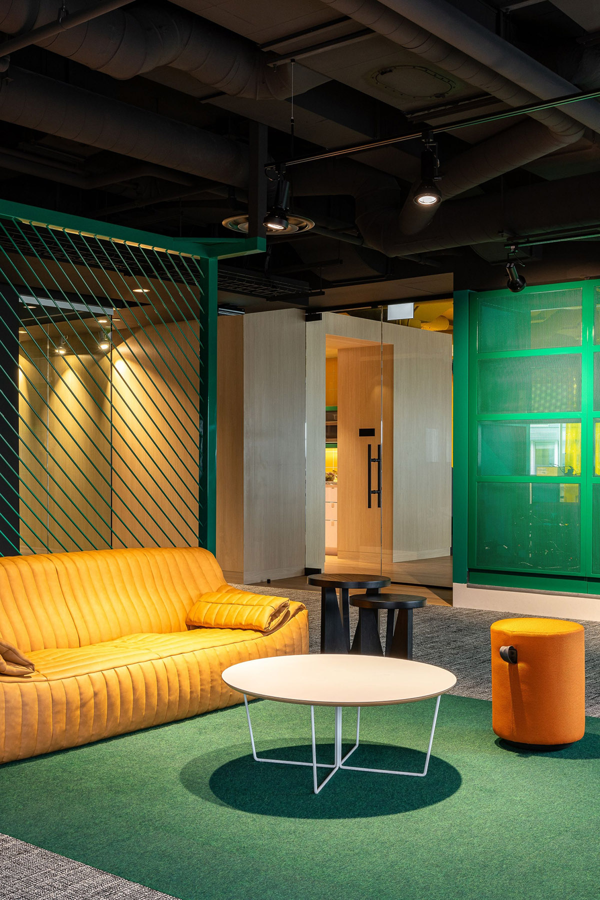 Gearbox����������Ϸ�����ң���һ����ͷ����ʢ��