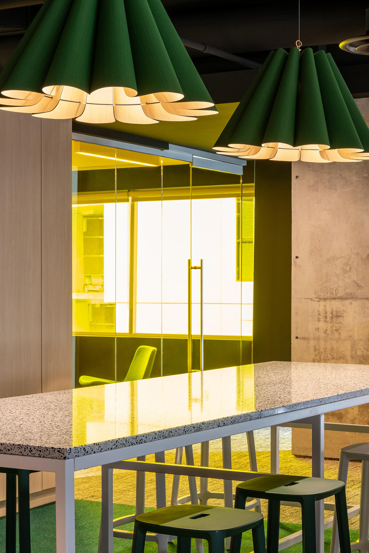 Gearbox����������Ϸ�����ң���һ����ͷ����ʢ��