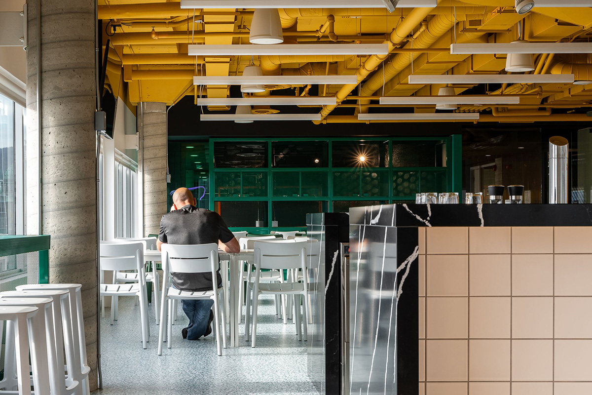 Gearbox����������Ϸ�����ң���һ����ͷ����ʢ��