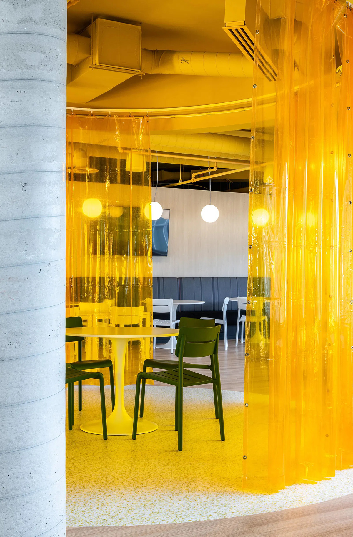 Gearbox����������Ϸ�����ң���һ����ͷ����ʢ��