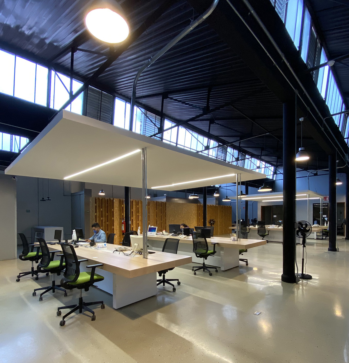 ī����Leonali�칫¥���Ͻ�����ѭ��������