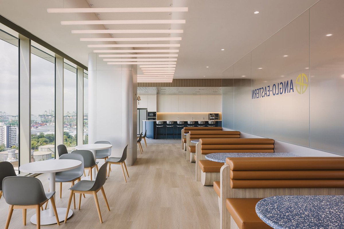 ���ܾ�ͷ Anglo-Eastern�¼��£���������ѧд��칫����