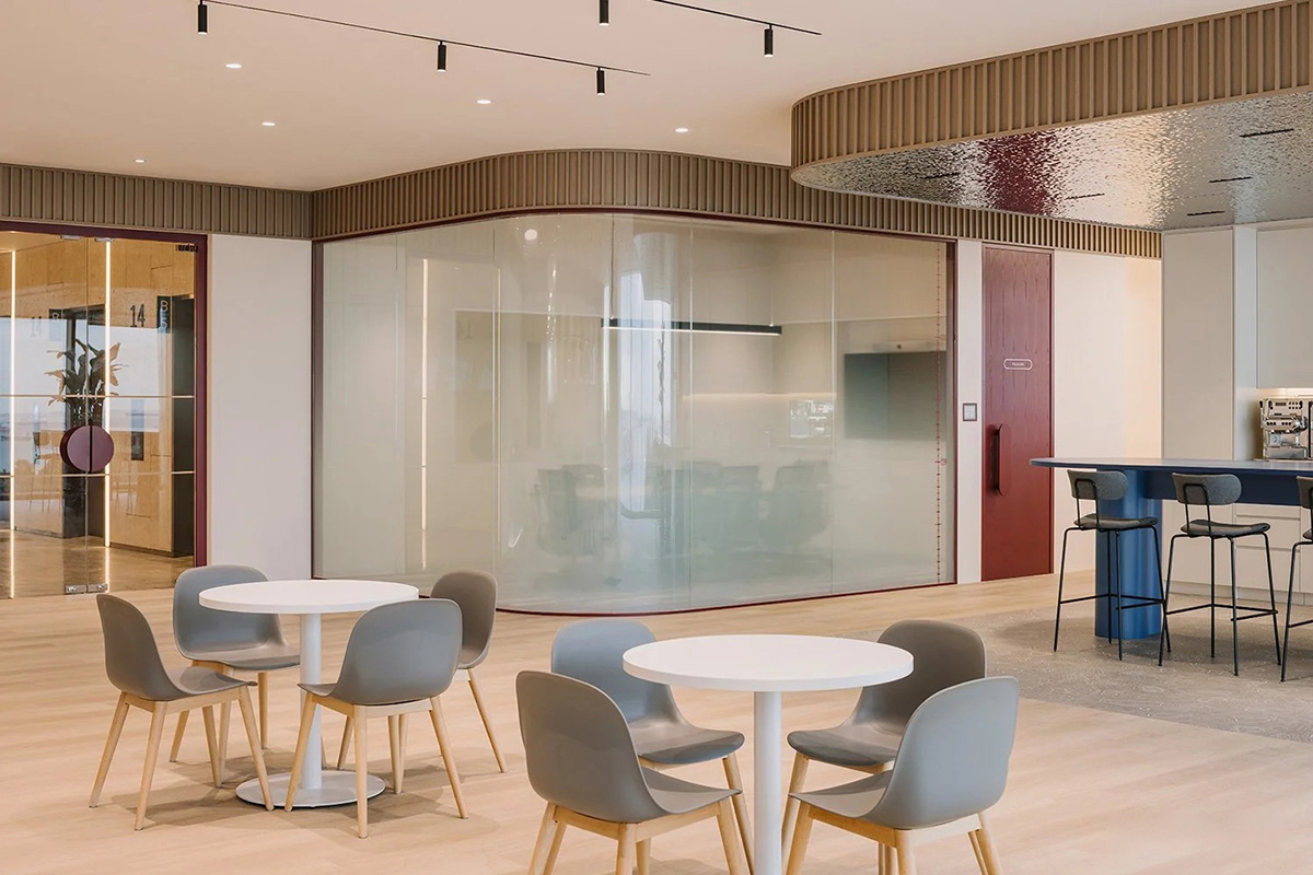 ���ܾ�ͷ Anglo-Eastern�¼��£���������ѧд��칫����