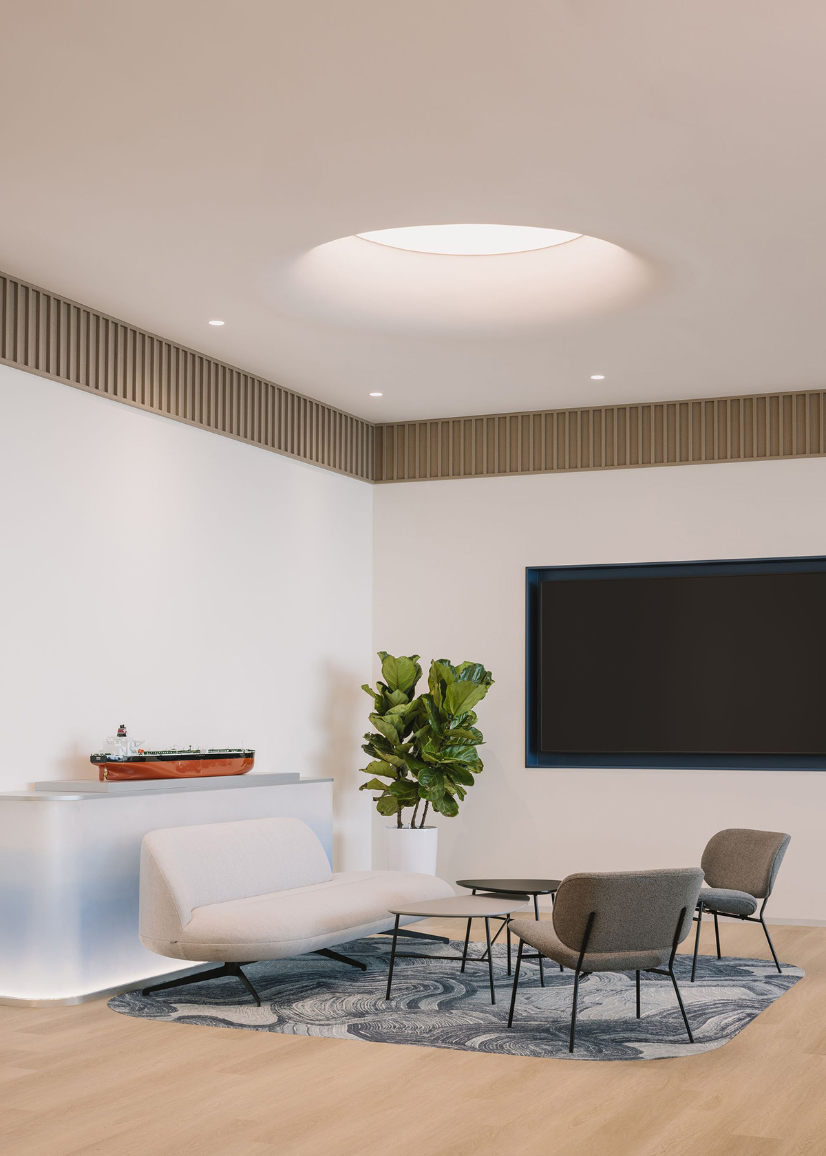 ���ܾ�ͷ Anglo-Eastern�¼��£���������ѧд��칫����