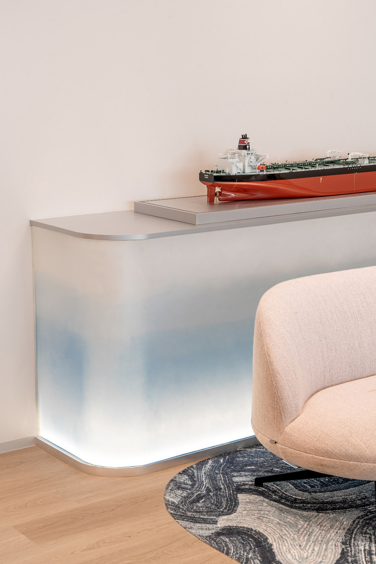 ���ܾ�ͷ Anglo-Eastern�¼��£���������ѧд��칫����