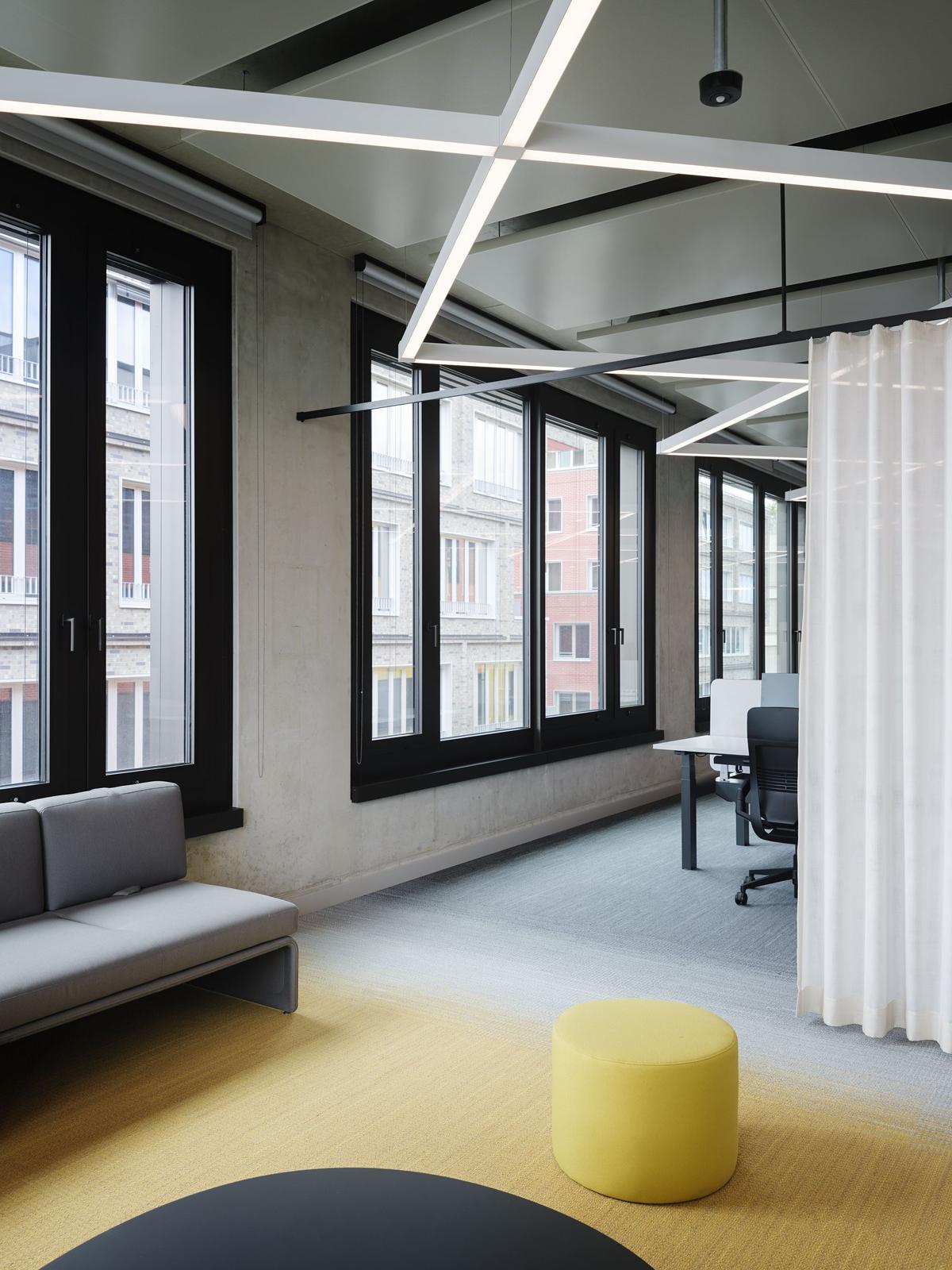 �����������չ�Ӱ��д��������ͷ��Ľ���֮��