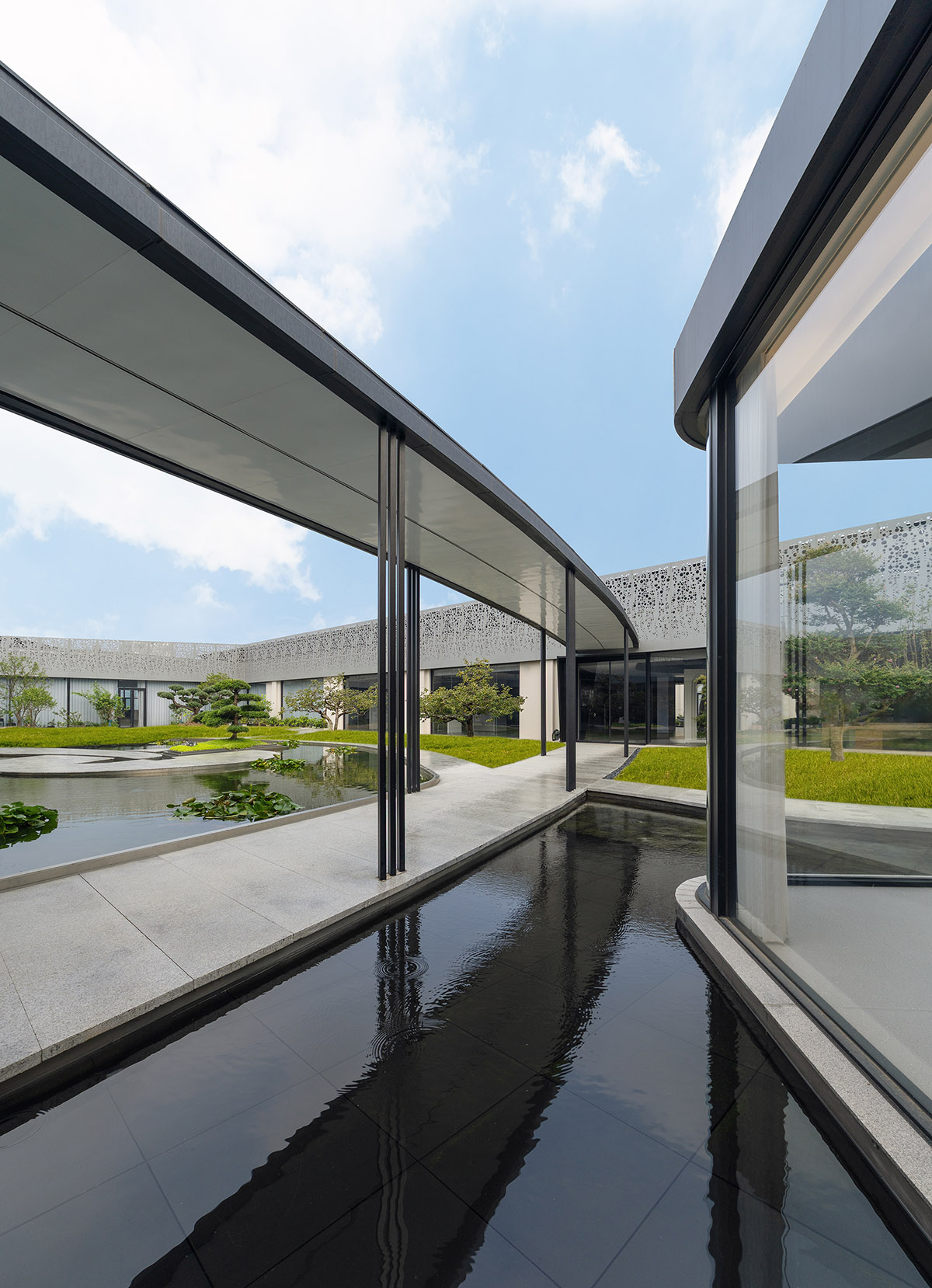 ��Ե��֯�����ܲ��칫����ɫ��ѧ�Ŀռ�ת��