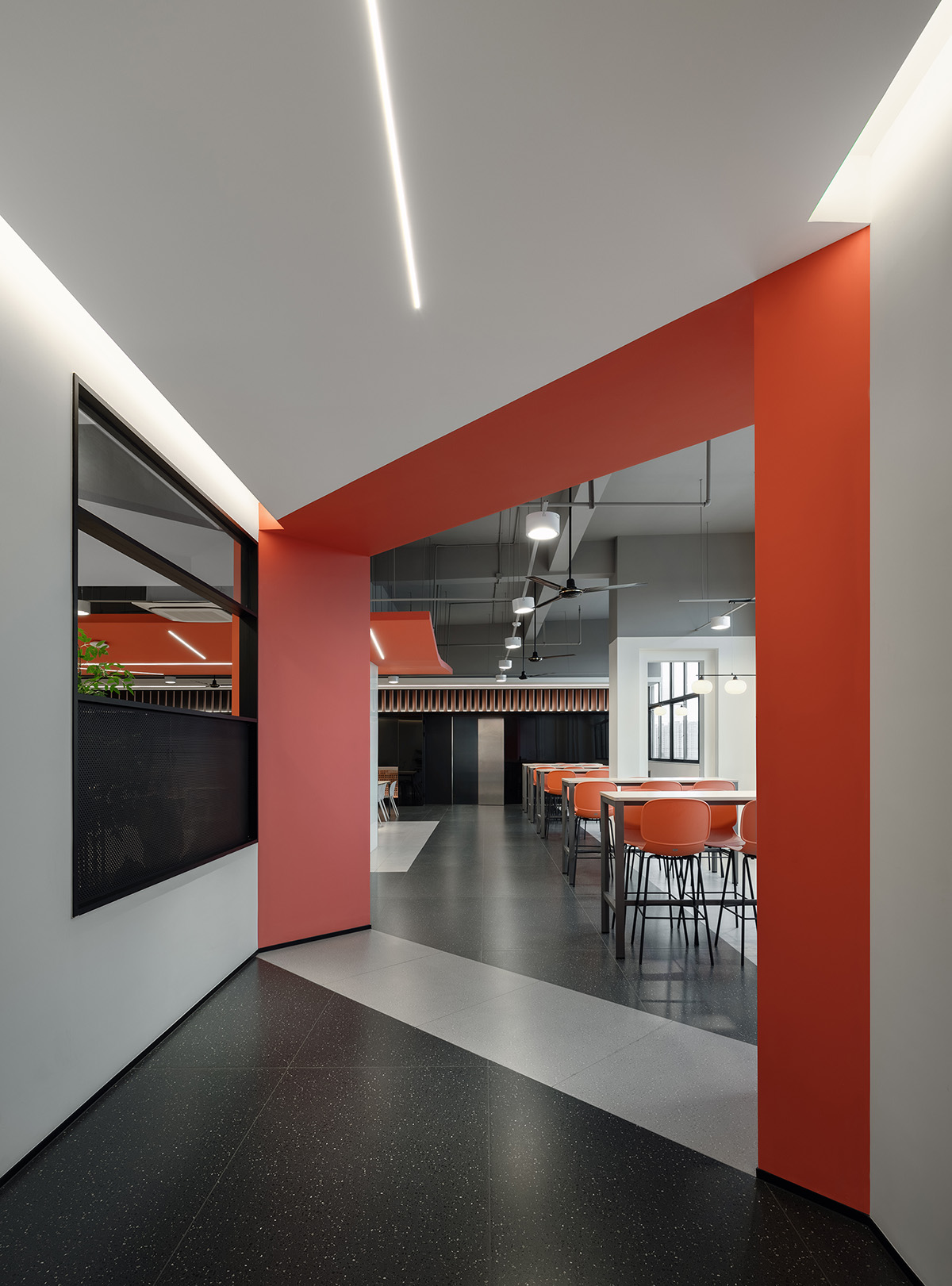 ��Ե��֯�����ܲ��칫����ɫ��ѧ�Ŀռ�ת��