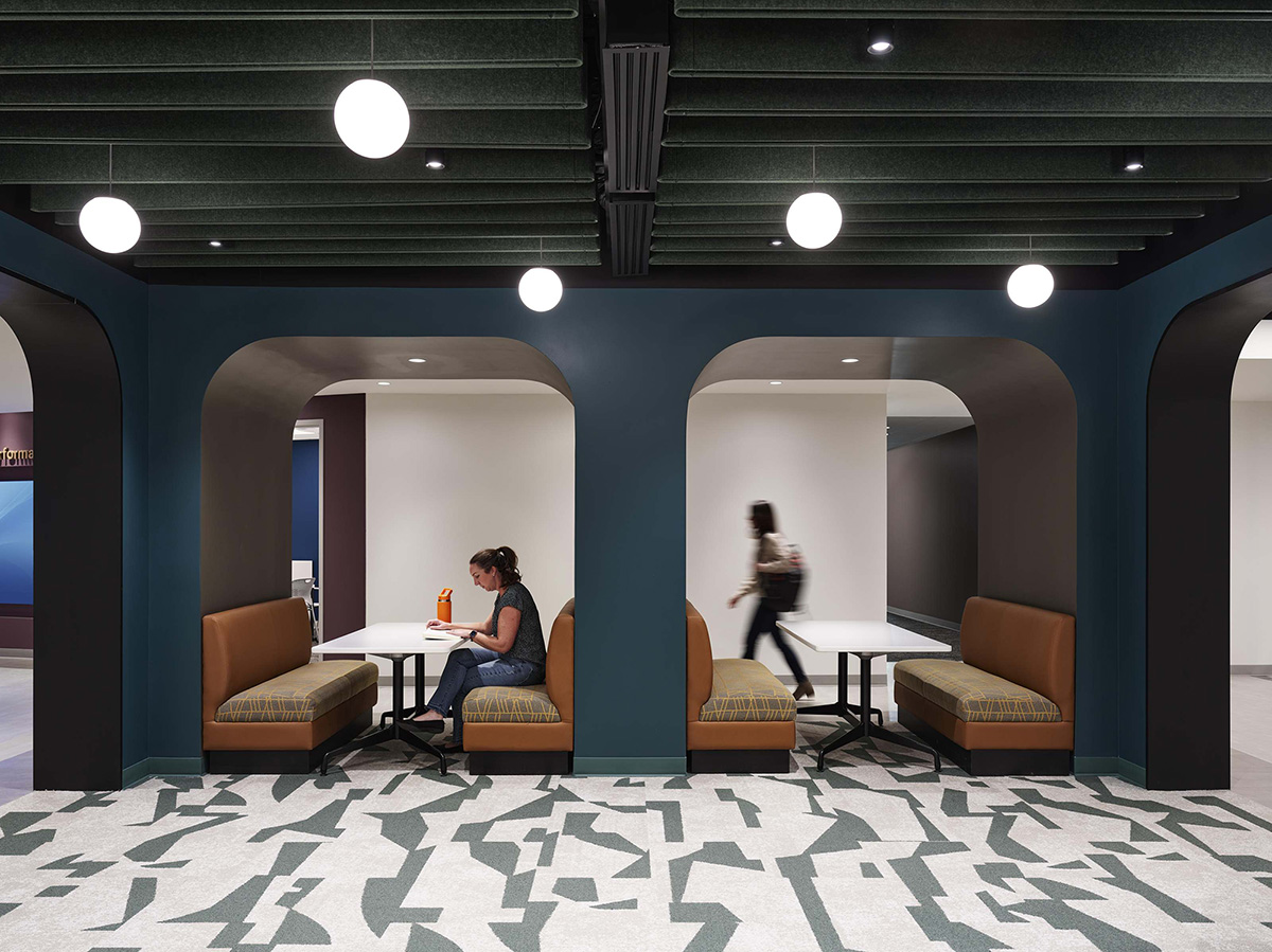 �������ش�ѧ����������δ���Ķ�����ѧԺ