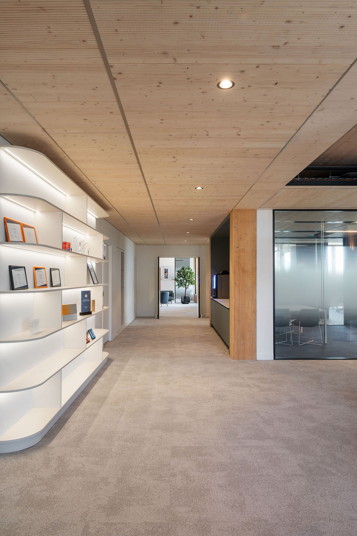 ���Ϳ�DKV�����ܲ�԰��������Ա���������̼δ��