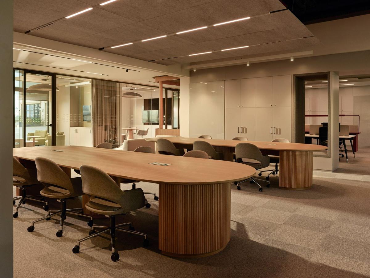 ȸ��Hilltown�칫�ң�������ԭ������Ա���Ҹ���