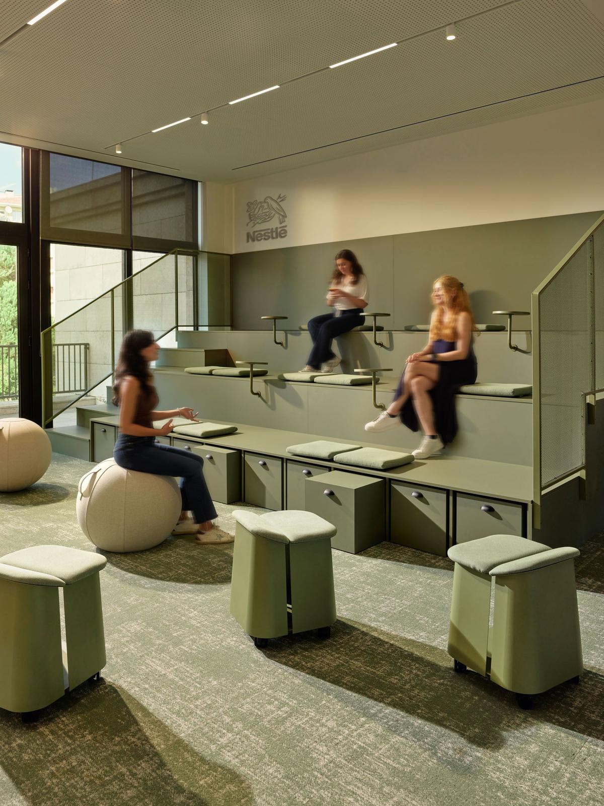 ȸ��Hilltown�칫�ң�������ԭ������Ա���Ҹ���