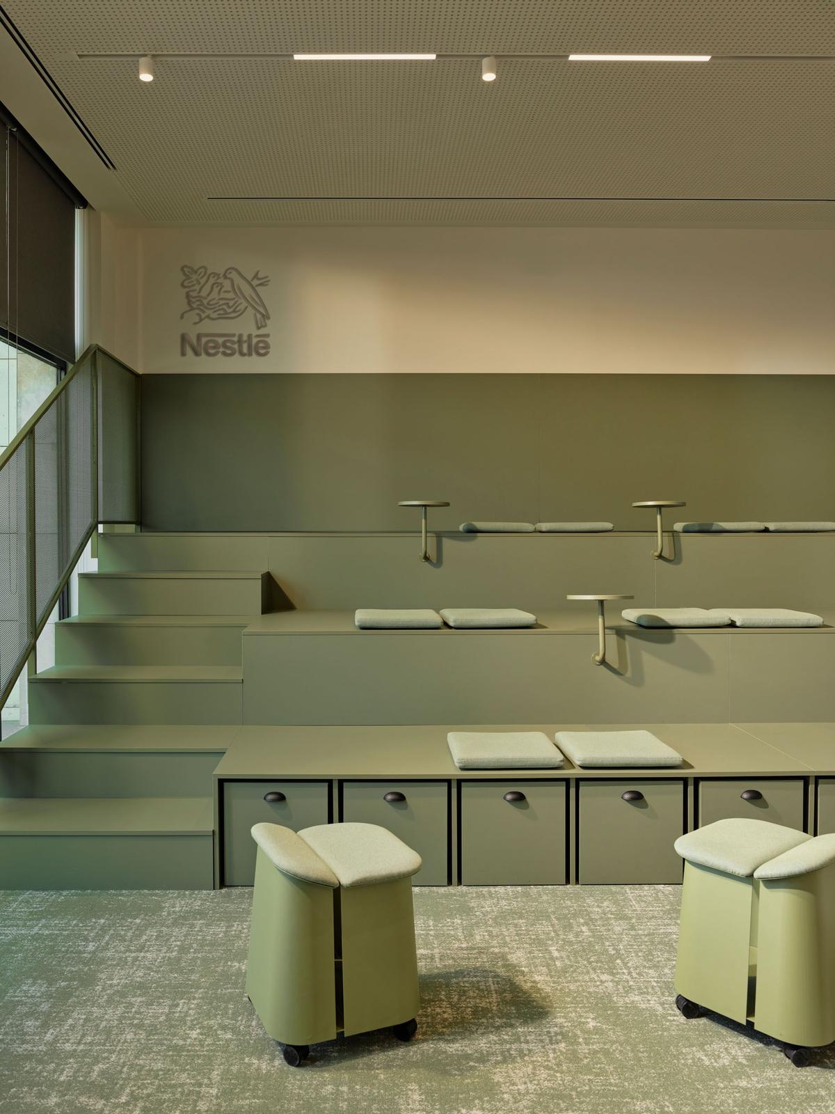 ȸ��Hilltown�칫�ң�������ԭ������Ա���Ҹ���