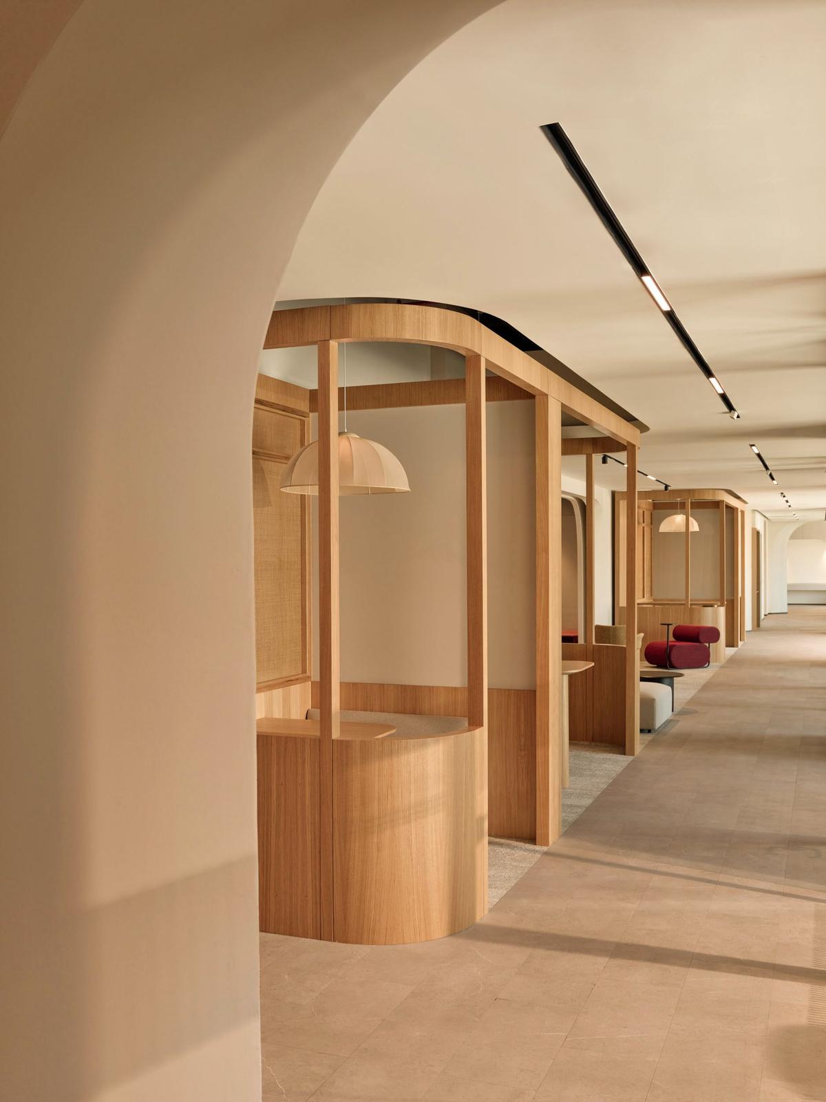 ȸ��Hilltown�칫�ң�������ԭ������Ա���Ҹ���